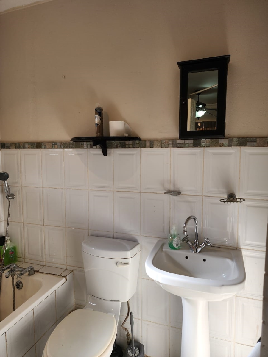 6 Bedroom Property for Sale in Amanzimtoti KwaZulu-Natal