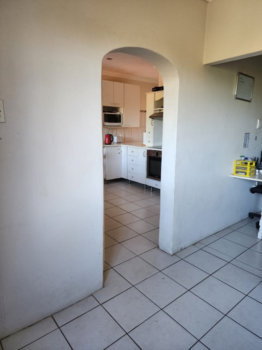6 Bedroom Property for Sale in Amanzimtoti KwaZulu-Natal