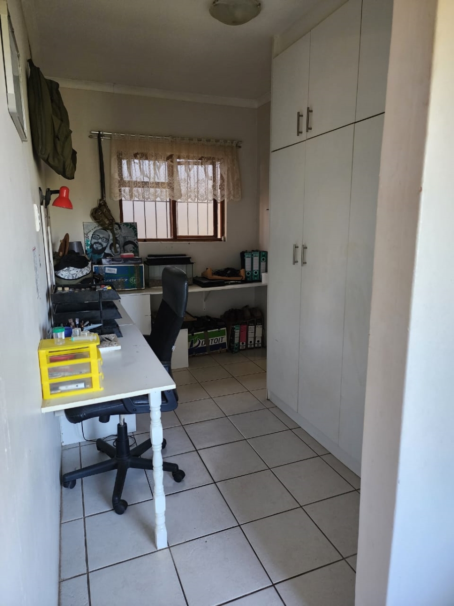 6 Bedroom Property for Sale in Amanzimtoti KwaZulu-Natal