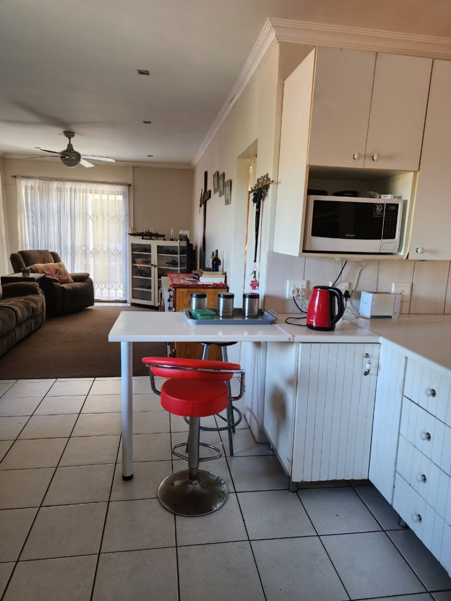 6 Bedroom Property for Sale in Amanzimtoti KwaZulu-Natal