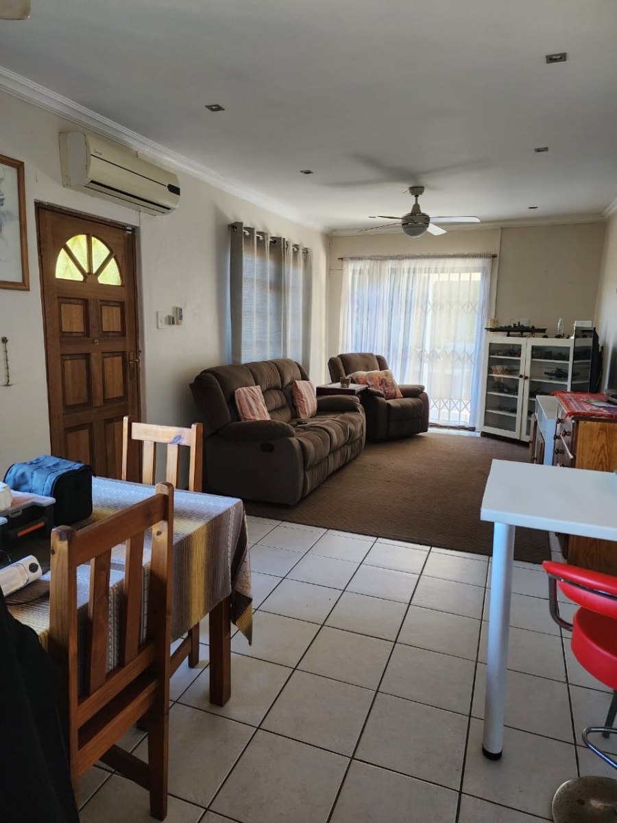 6 Bedroom Property for Sale in Amanzimtoti KwaZulu-Natal