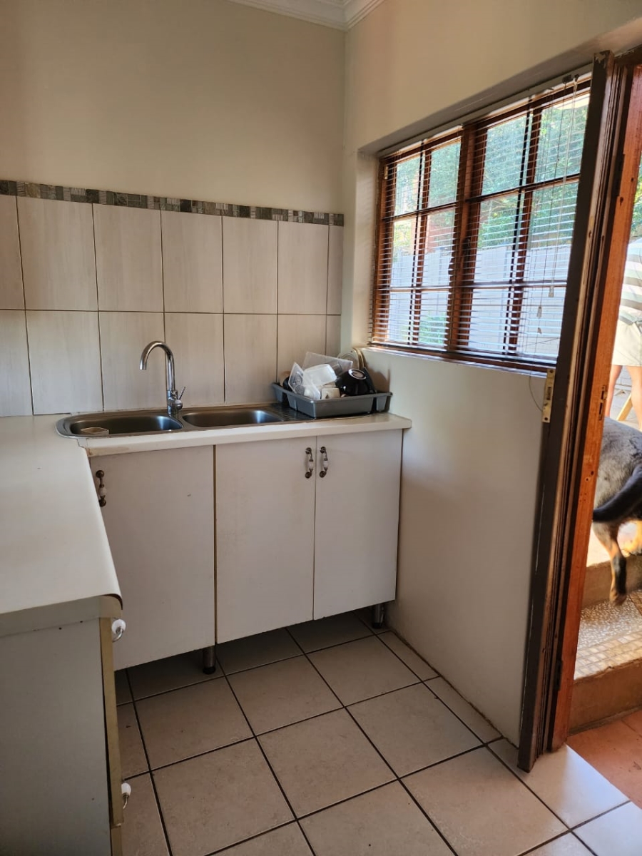 6 Bedroom Property for Sale in Amanzimtoti KwaZulu-Natal