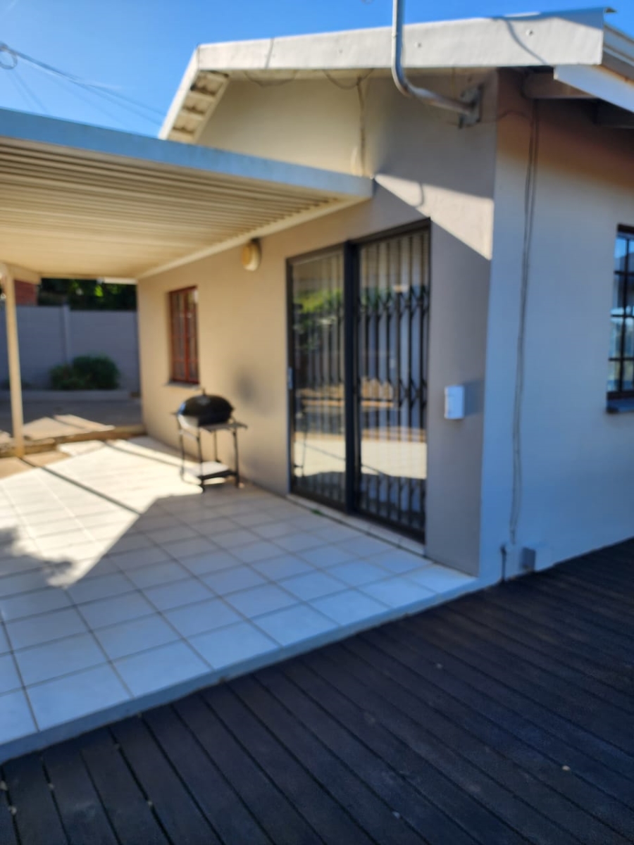 6 Bedroom Property for Sale in Amanzimtoti KwaZulu-Natal