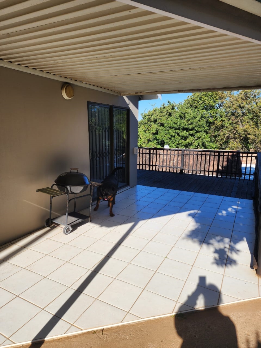 6 Bedroom Property for Sale in Amanzimtoti KwaZulu-Natal