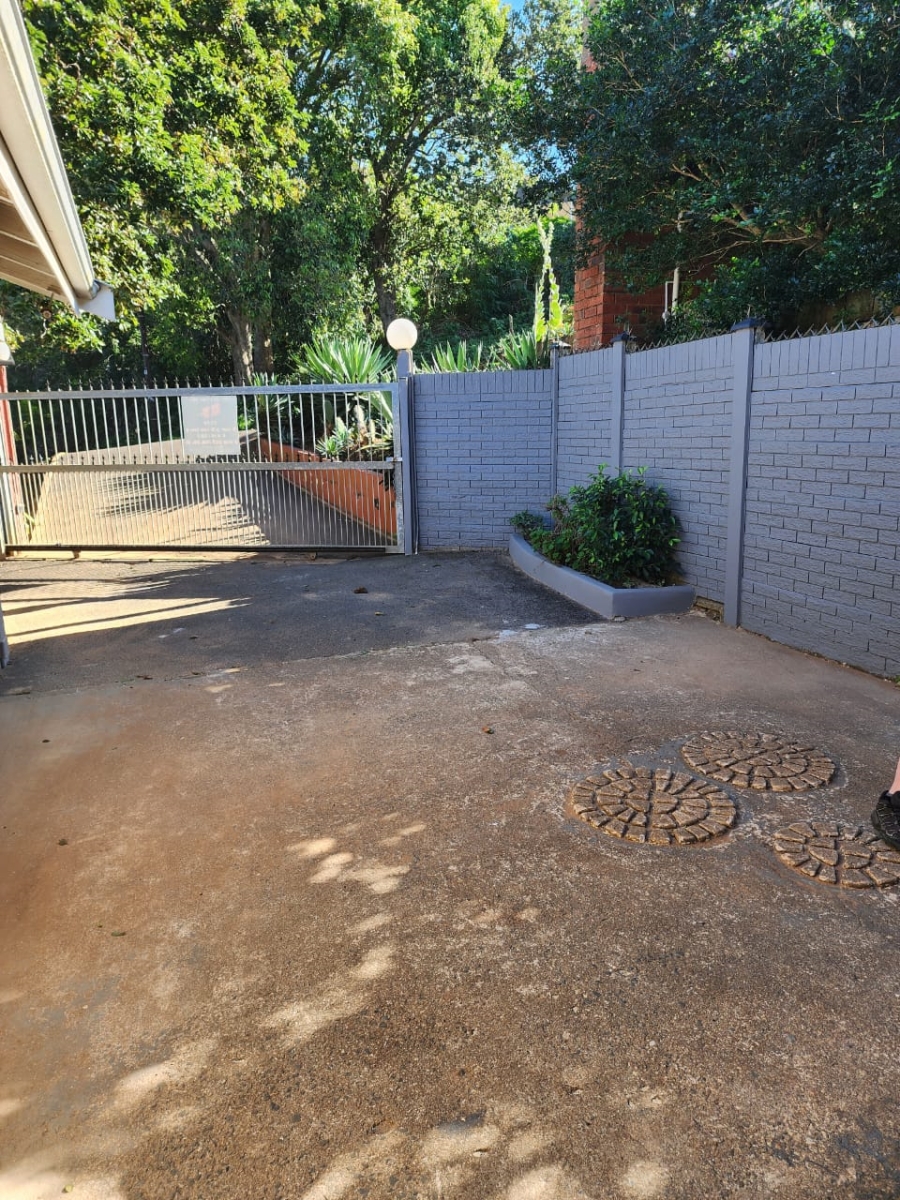 6 Bedroom Property for Sale in Amanzimtoti KwaZulu-Natal