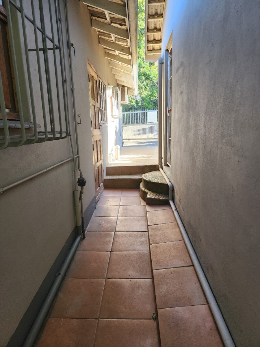 6 Bedroom Property for Sale in Amanzimtoti KwaZulu-Natal