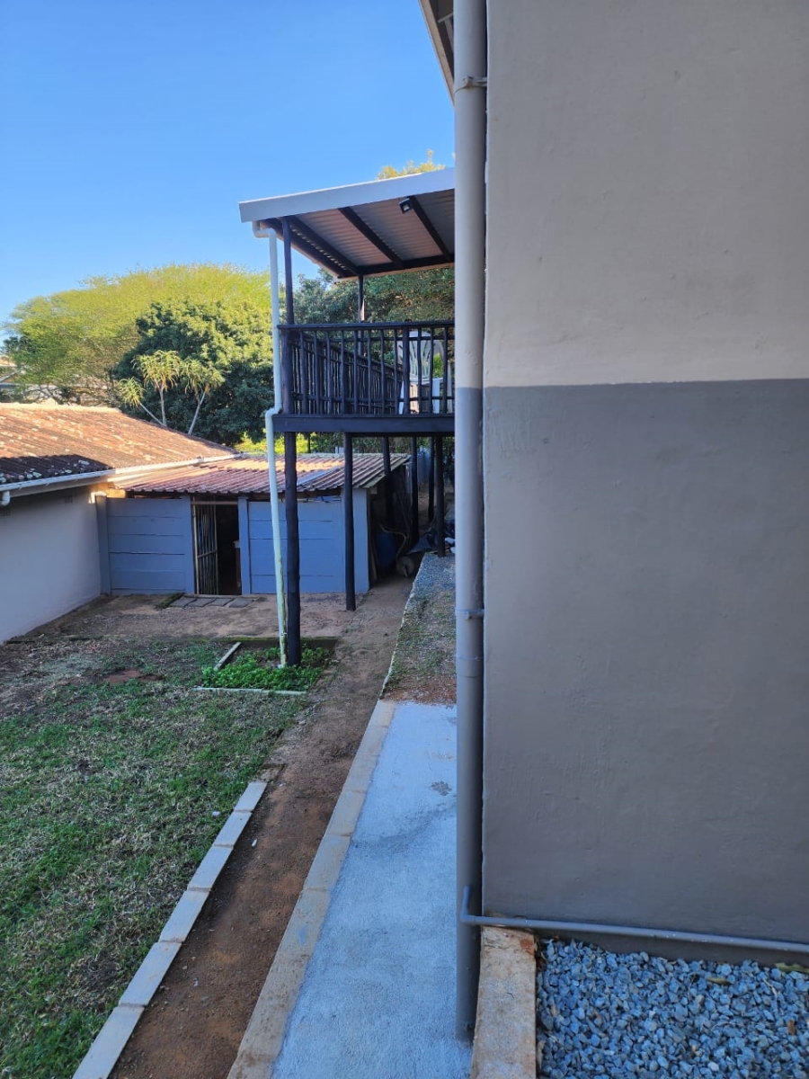 6 Bedroom Property for Sale in Amanzimtoti KwaZulu-Natal