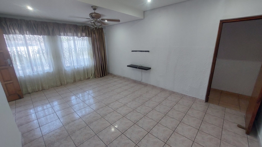 To Let 4 Bedroom Property for Rent in Umhlatuzana KwaZulu-Natal