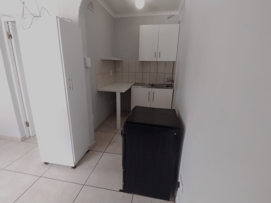 To Let 1 Bedroom Property for Rent in Umtentweni KwaZulu-Natal