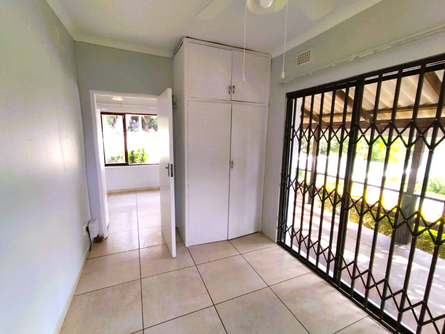 To Let 1 Bedroom Property for Rent in Umtentweni KwaZulu-Natal
