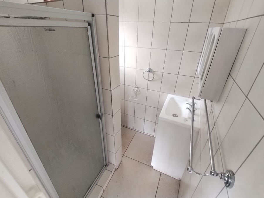 To Let 1 Bedroom Property for Rent in Umtentweni KwaZulu-Natal