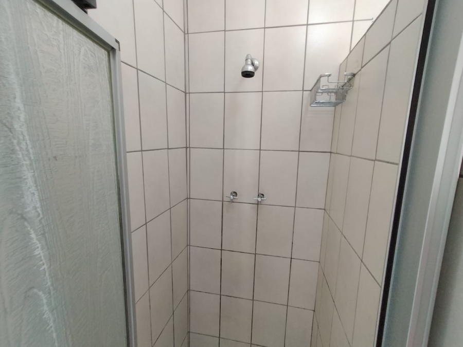 To Let 1 Bedroom Property for Rent in Umtentweni KwaZulu-Natal