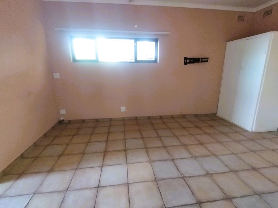 To Let 3 Bedroom Property for Rent in Umzumbe KwaZulu-Natal