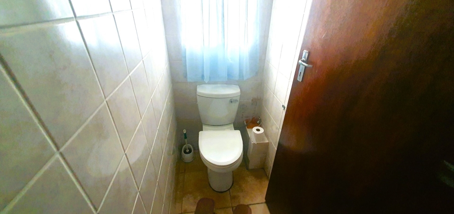 5 Bedroom Property for Sale in Glenmore KwaZulu-Natal