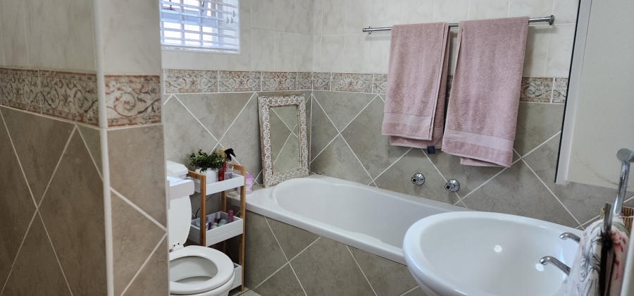 4 Bedroom Property for Sale in Uvongo KwaZulu-Natal