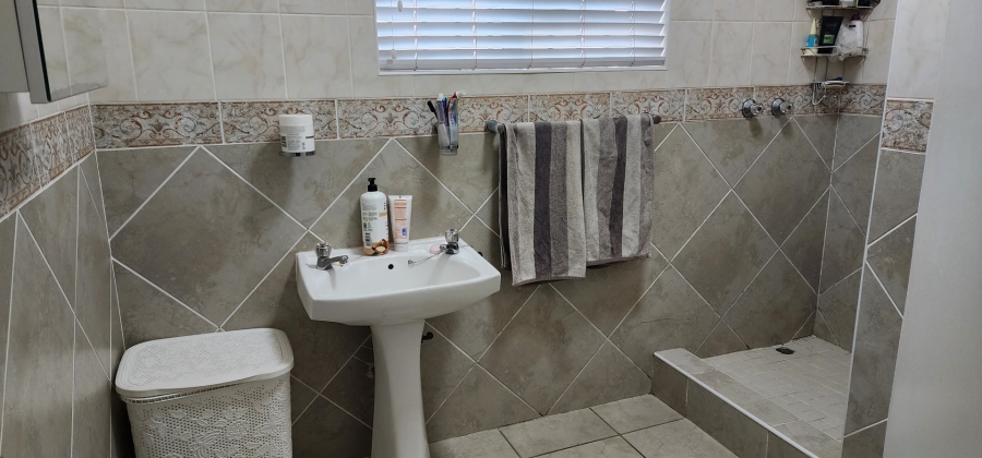 4 Bedroom Property for Sale in Uvongo KwaZulu-Natal