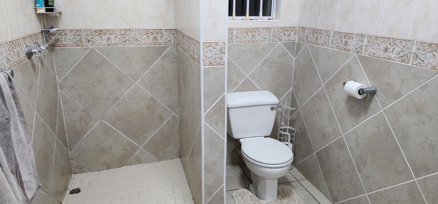 4 Bedroom Property for Sale in Uvongo KwaZulu-Natal