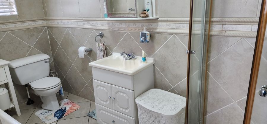 4 Bedroom Property for Sale in Uvongo KwaZulu-Natal