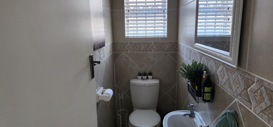 4 Bedroom Property for Sale in Uvongo KwaZulu-Natal