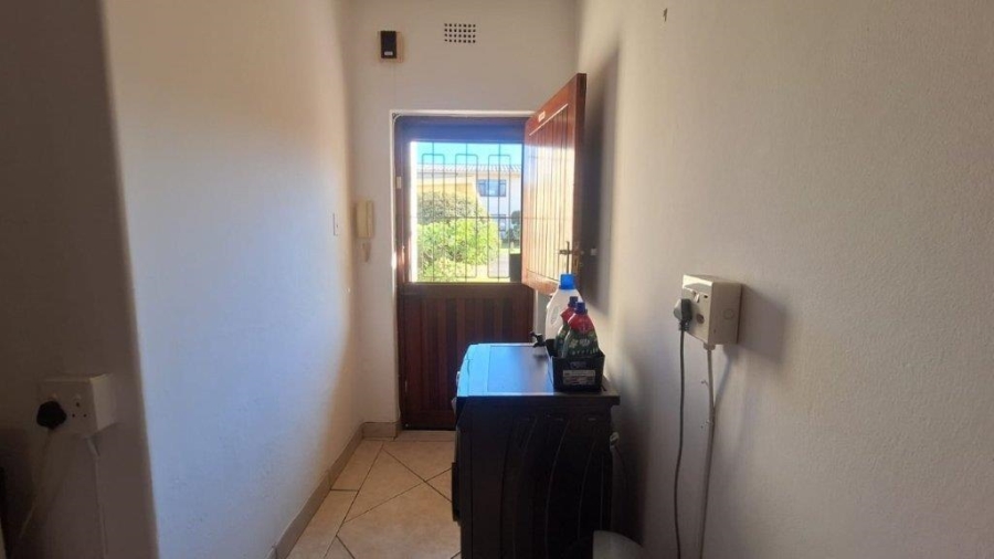 2 Bedroom Property for Sale in Umtentweni KwaZulu-Natal