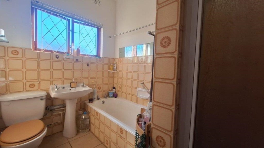 2 Bedroom Property for Sale in Umtentweni KwaZulu-Natal