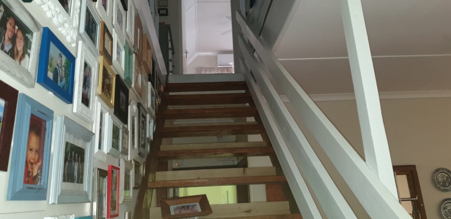 5 Bedroom Property for Sale in Southport KwaZulu-Natal