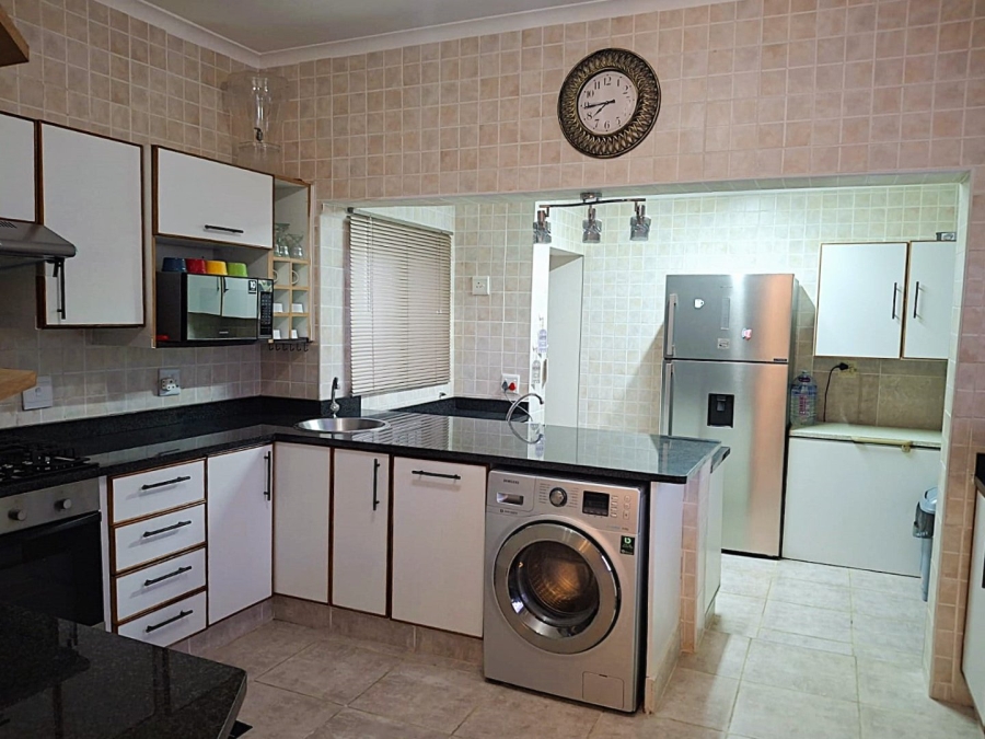 4 Bedroom Property for Sale in Uvongo KwaZulu-Natal