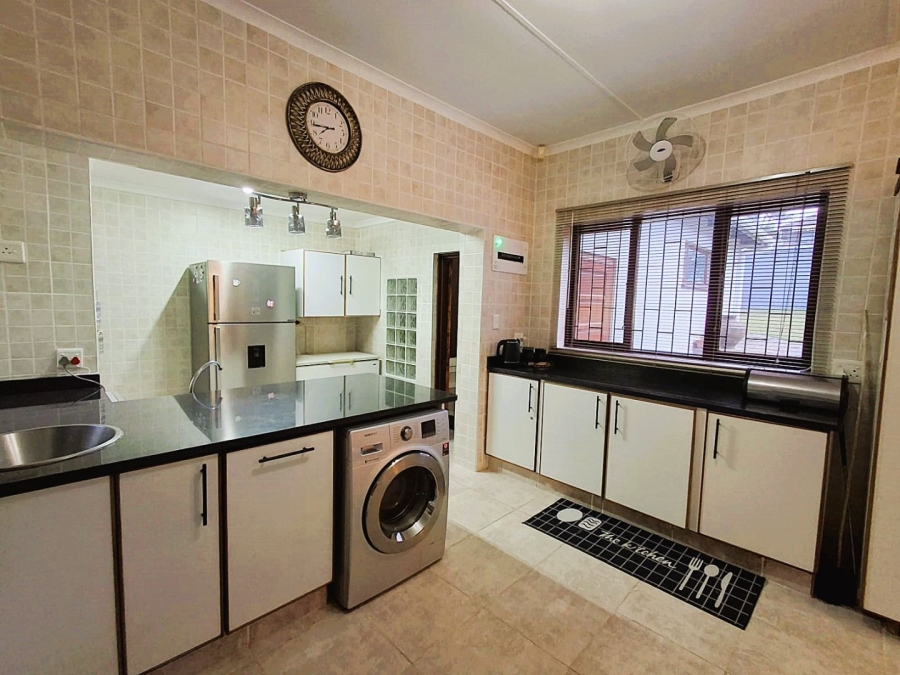 4 Bedroom Property for Sale in Uvongo KwaZulu-Natal