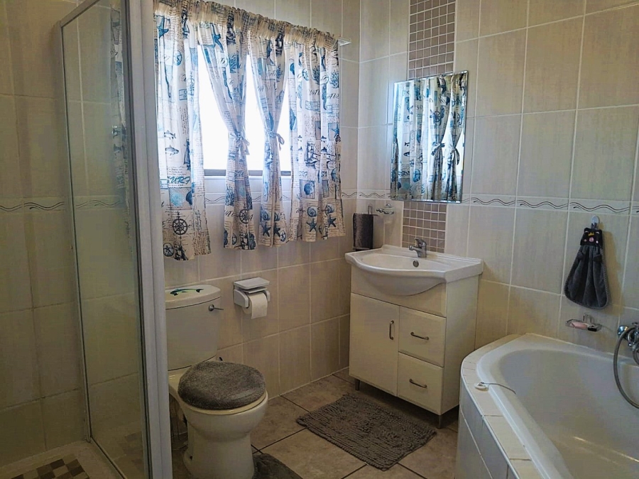 4 Bedroom Property for Sale in Uvongo KwaZulu-Natal