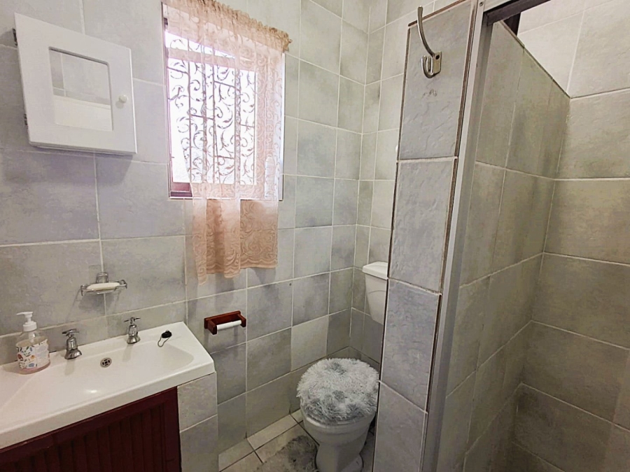 4 Bedroom Property for Sale in Uvongo KwaZulu-Natal