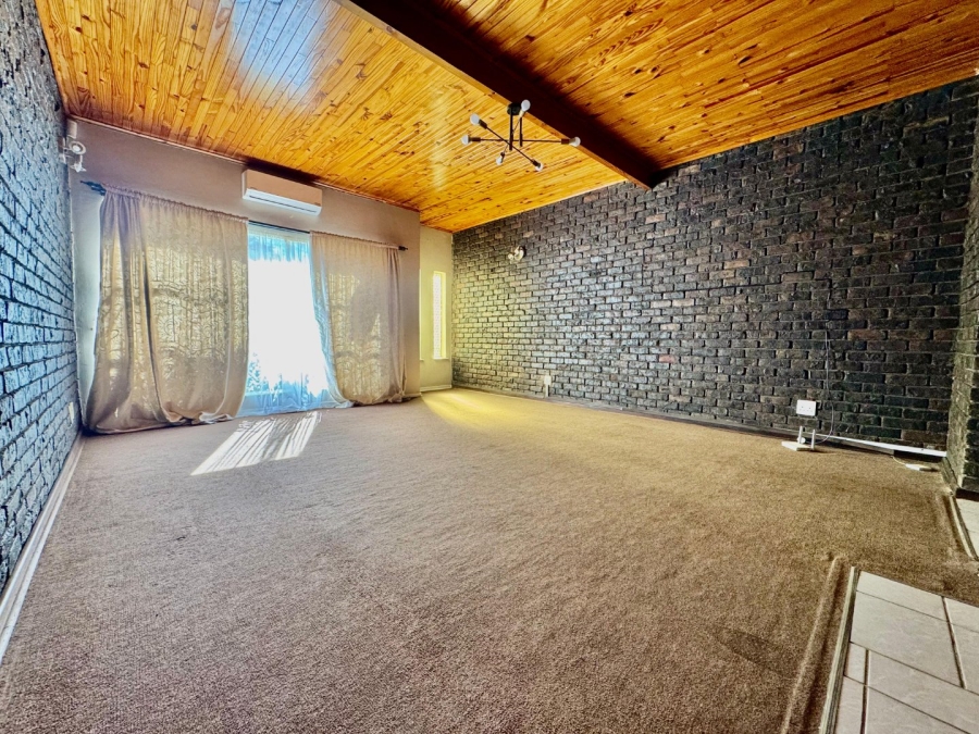 4 Bedroom Property for Sale in Sunnyridge KwaZulu-Natal