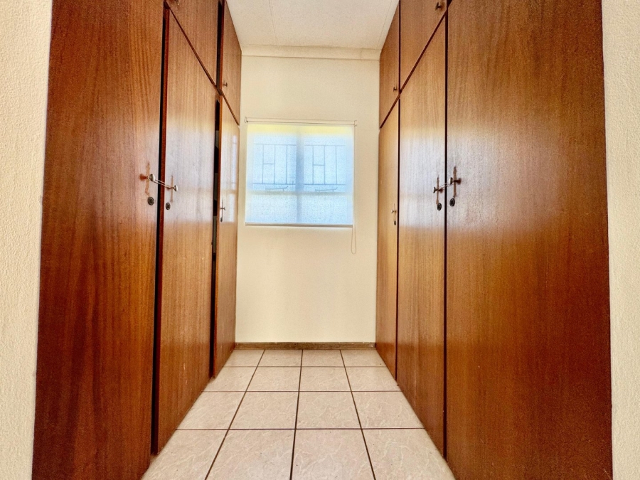 4 Bedroom Property for Sale in Sunnyridge KwaZulu-Natal