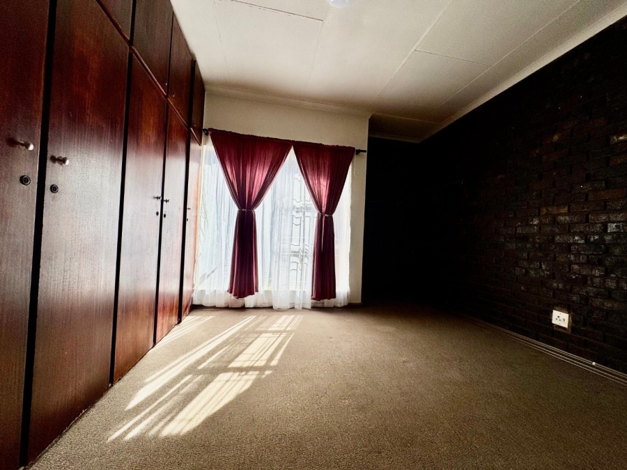 4 Bedroom Property for Sale in Sunnyridge KwaZulu-Natal