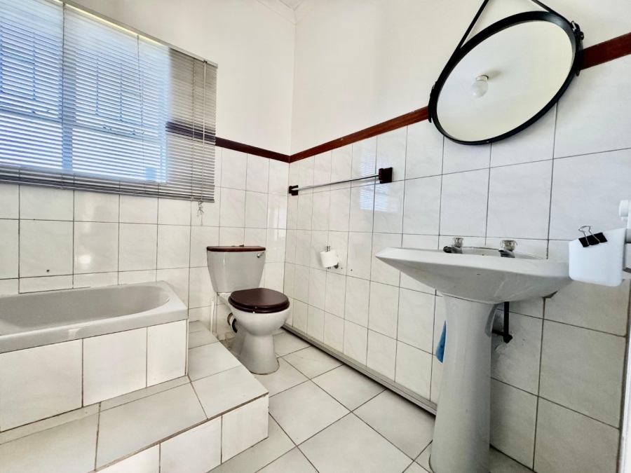 4 Bedroom Property for Sale in Sunnyridge KwaZulu-Natal