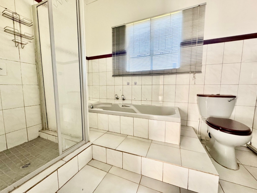 4 Bedroom Property for Sale in Sunnyridge KwaZulu-Natal