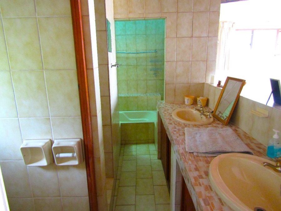 5 Bedroom Property for Sale in Marina Beach KwaZulu-Natal