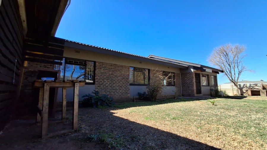 5 Bedroom Property for Sale in Pioneer Park KwaZulu-Natal