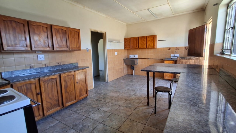 5 Bedroom Property for Sale in Pioneer Park KwaZulu-Natal