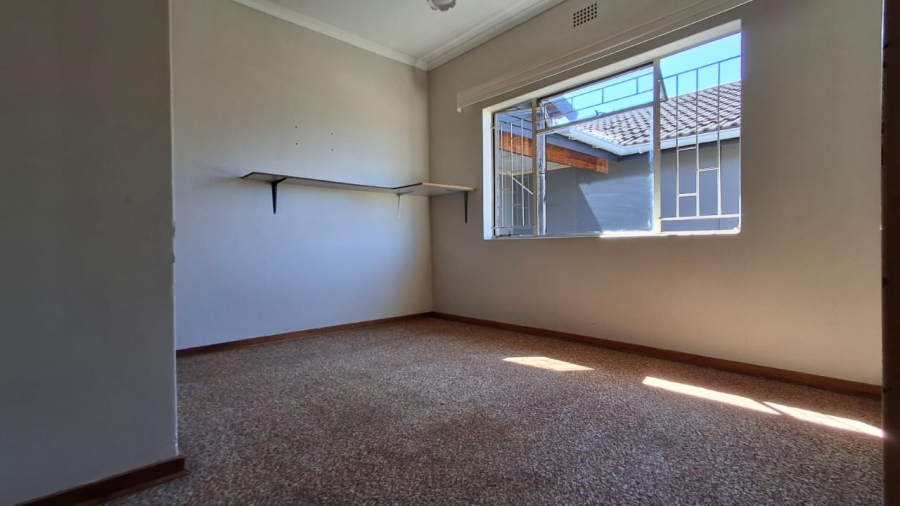 5 Bedroom Property for Sale in Pioneer Park KwaZulu-Natal