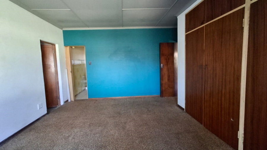 5 Bedroom Property for Sale in Pioneer Park KwaZulu-Natal