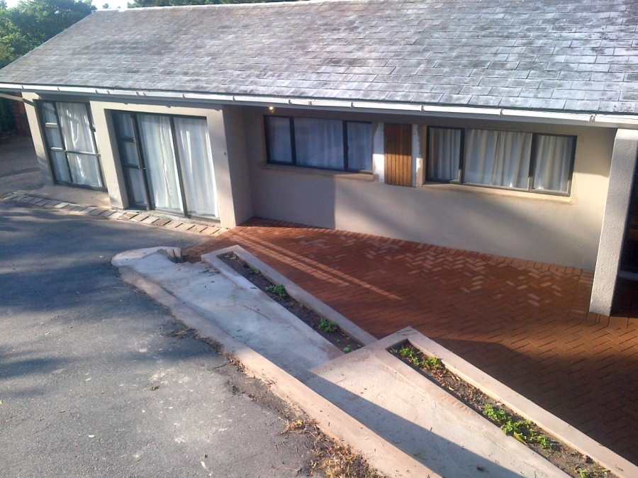 To Let 4 Bedroom Property for Rent in Rouken Glen KwaZulu-Natal