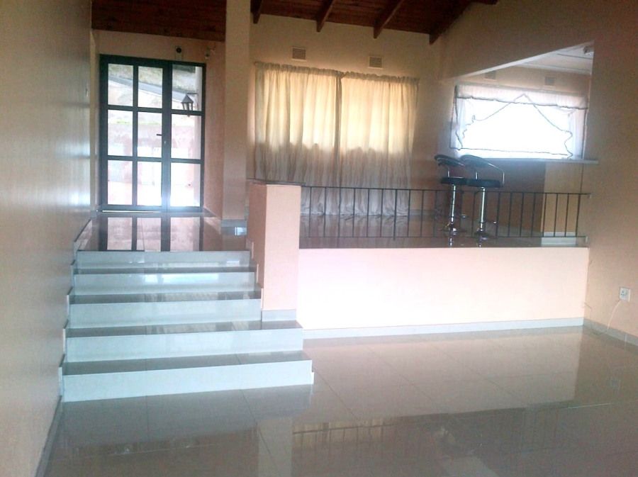 To Let 4 Bedroom Property for Rent in Rouken Glen KwaZulu-Natal