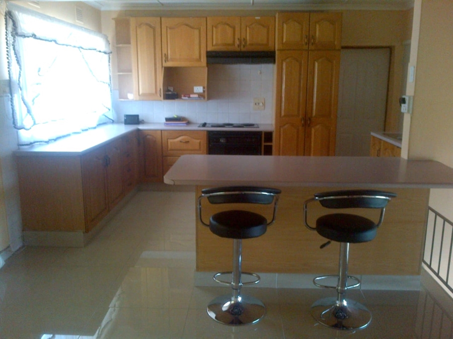 To Let 4 Bedroom Property for Rent in Rouken Glen KwaZulu-Natal