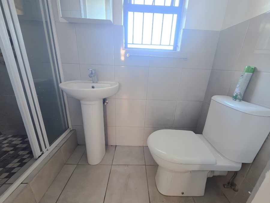 To Let 2 Bedroom Property for Rent in Waterways KwaZulu-Natal