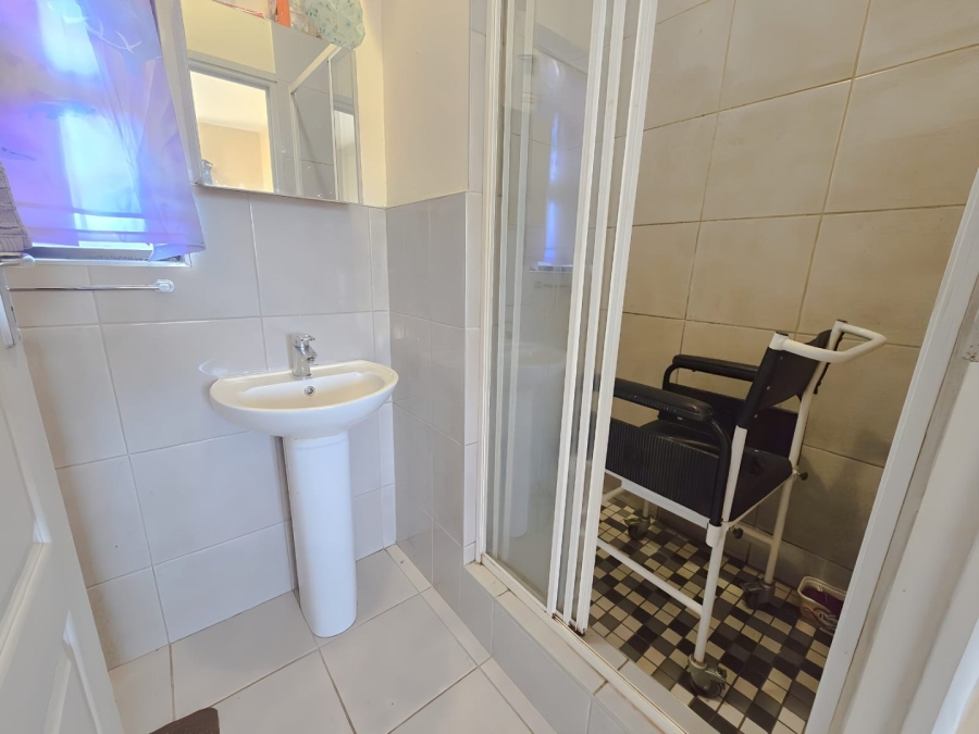 To Let 2 Bedroom Property for Rent in Waterways KwaZulu-Natal
