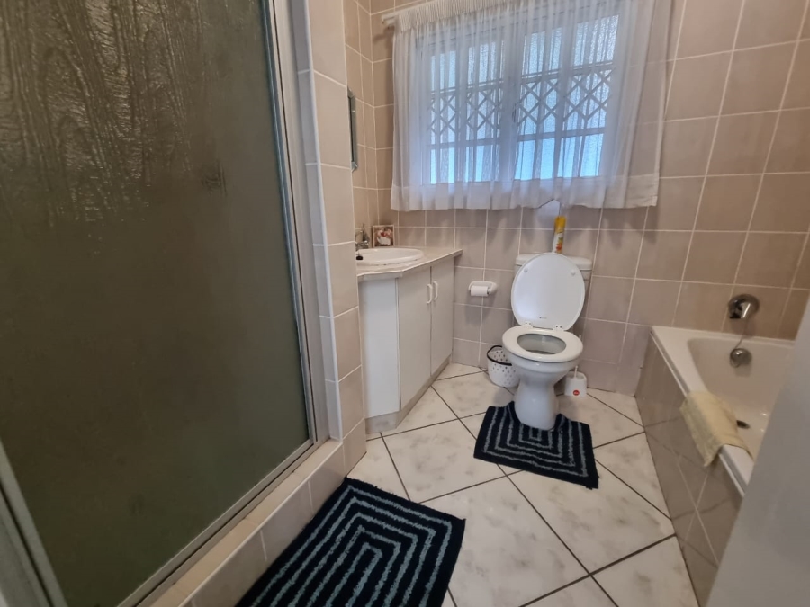 3 Bedroom Property for Sale in Umtentweni KwaZulu-Natal