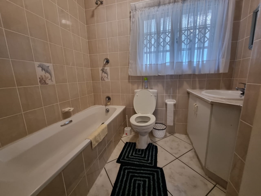 3 Bedroom Property for Sale in Umtentweni KwaZulu-Natal