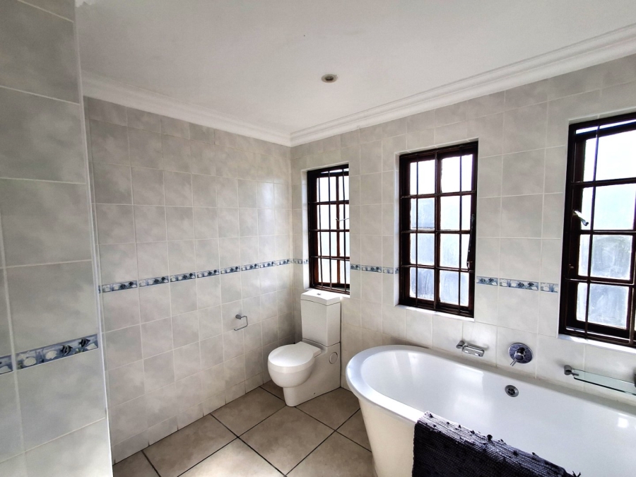 3 Bedroom Property for Sale in Leisure Crest KwaZulu-Natal