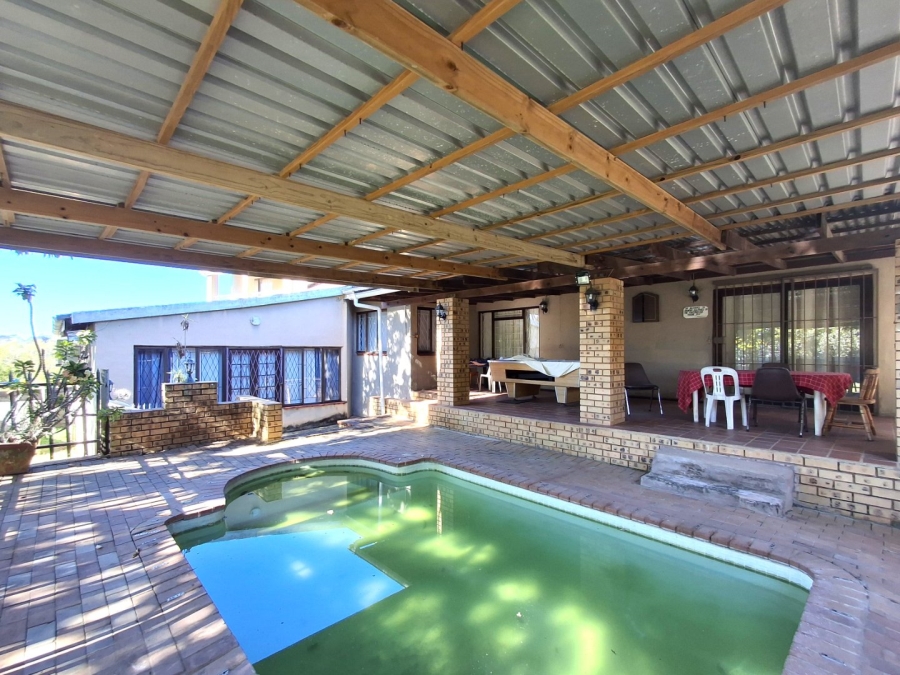 7 Bedroom Property for Sale in Port Edward KwaZulu-Natal