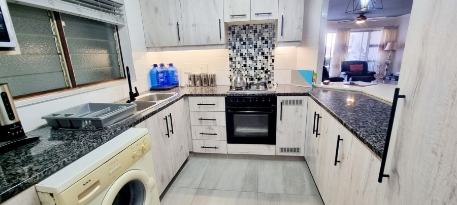 3 Bedroom Property for Sale in Uvongo Beach KwaZulu-Natal